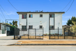 back of 811 W. 97th St, Los Angeles, CA