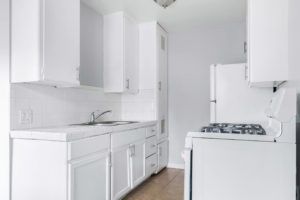 kitchen of 811 W. 97th St, Los Angeles, CA