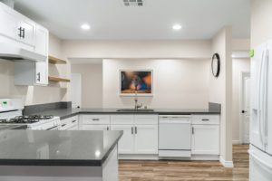 420 W. Meda Ave. Glendora, CA 91741 full kitchen